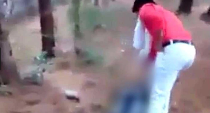 ಸಜೀವ ದಹನ ಪ್ರಕರಣ: ಮೃತನ ಕುಟುಂಬಕ್ಕೆ 5 ಲ.ರೂ.ಚೆಕ್ ಹಸ್ತಾಂತರ