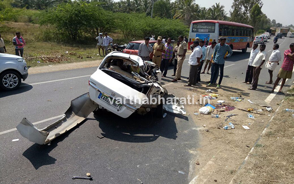 ರಸ್ತೆ ಅಪಘಾತ : ಇಬ್ಬರು ಮೃತ್ಯು