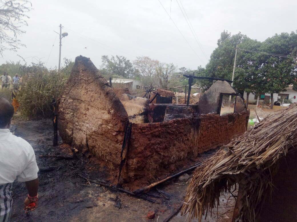 ಆಕಸ್ಮಿಕ ಬೆಂಕಿ: ಗುಡಿಸಲು,ದವಸಧಾನ್ಯ ಬೆಂಕಿಗಾಹುತಿ