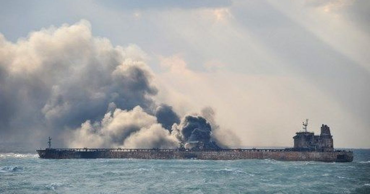 ಸಮುದ್ರದಲ್ಲಿ ಉರಿಯುತ್ತಿದ್ದ ತೈಲ ಟ್ಯಾಂಕರ್‌ನ ಮುಂಭಾಗ ಸ್ಫೋಟ