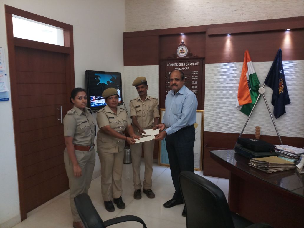 ದೀಪಕ್ ಕೊಲೆ ಪ್ರಕರಣದಲ್ಲಿ ಕರ್ತವ್ಯ ನಿಷ್ಠೆ ಮೆರೆದ ಗೃಹ ರಕ್ಷಕ ದಳದ ಸಿಬ್ಬಂದಿಗಳಿಗೆ ಪೊಲೀಸ್ ಆಯುಕ್ತರಿಂದ ಸನ್ಮಾನ
