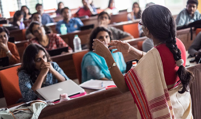 ಸೀರೆಯ ಮೇಲೆ ಕೋಟ್ ಧರಿಸುವಂತೆ ಶಿಕ್ಷಕಿಯರಿಗೆ ಒತ್ತಾಯ ಮಾಡುವಂತಿಲ್ಲ: ಆಯೋಗ