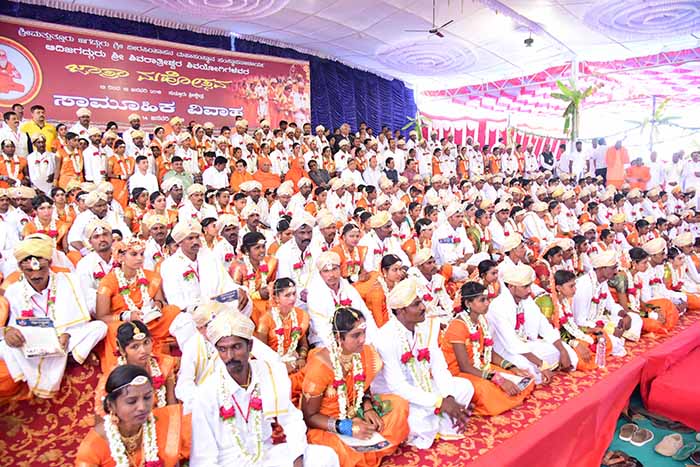 ಸುತ್ತೂರಿನಲ್ಲಿ ಸಾಮೂಹಿಕ ವಿವಾಹ: ದಾಂಪತ್ಯ ಜೀವನಕ್ಕೆ ಕಾಲಿರಿಸಿದ 145 ಜೋಡಿಗಳು
