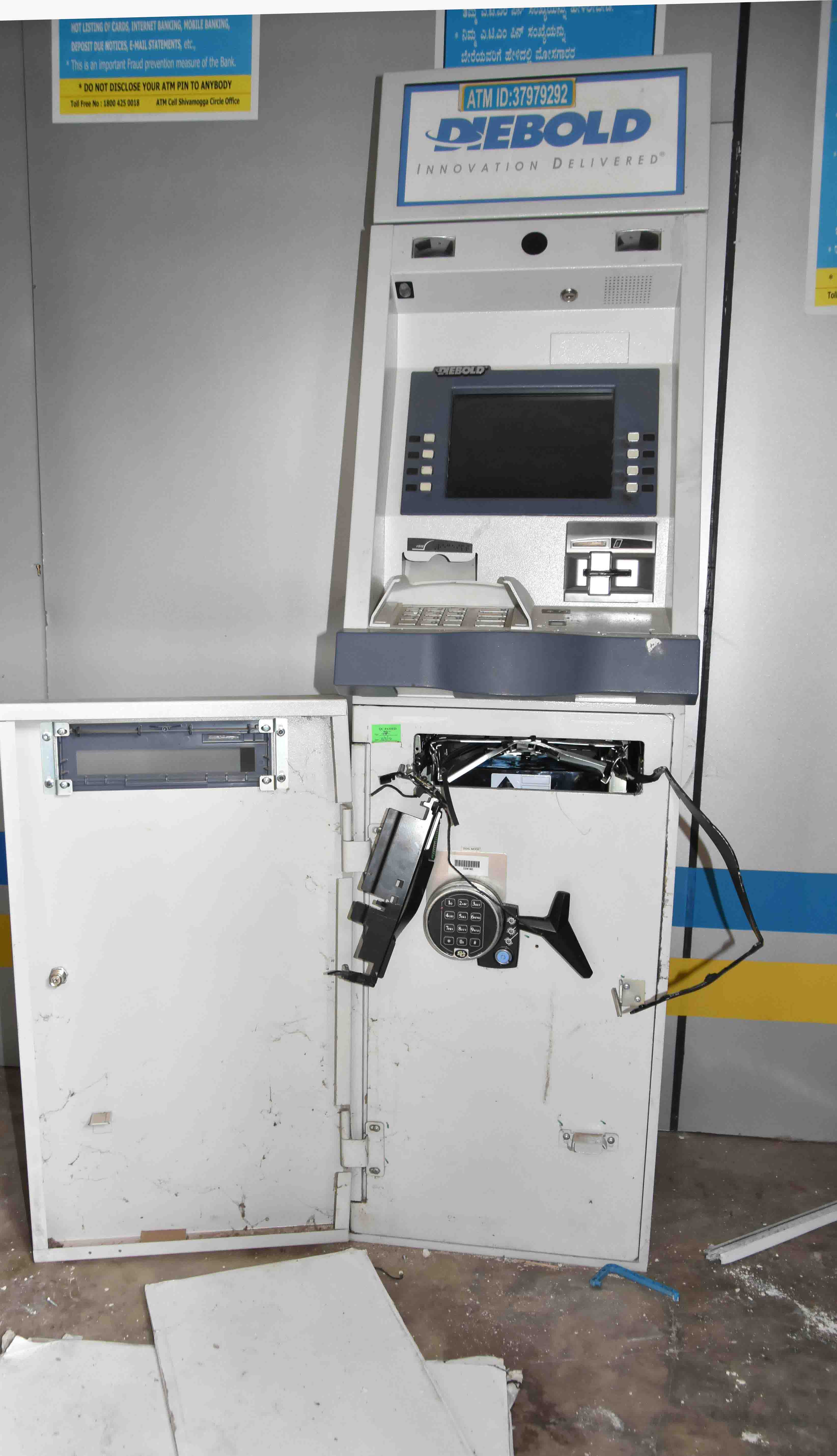 ಎಟಿಎಂನಲ್ಲಿ ದರೋಡೆಗೆ ಯತ್ನ: ಆರೋಪಿಗಳನ್ನು ಪೊಲೀಸರಿಗೊಪ್ಪಿಸಿದ ಗ್ರಾಮಸ್ಥರು