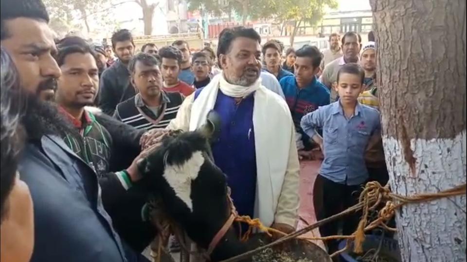 ‘ಗೋರಕ್ಷಕ’ರ ಭೀತಿಯಿಂದ ಸಾಕಿದ ದನವನ್ನು ಠಾಣೆಗೊಪ್ಪಿಸಿದ ಕಾರ್ಪೊರೇಟರ್