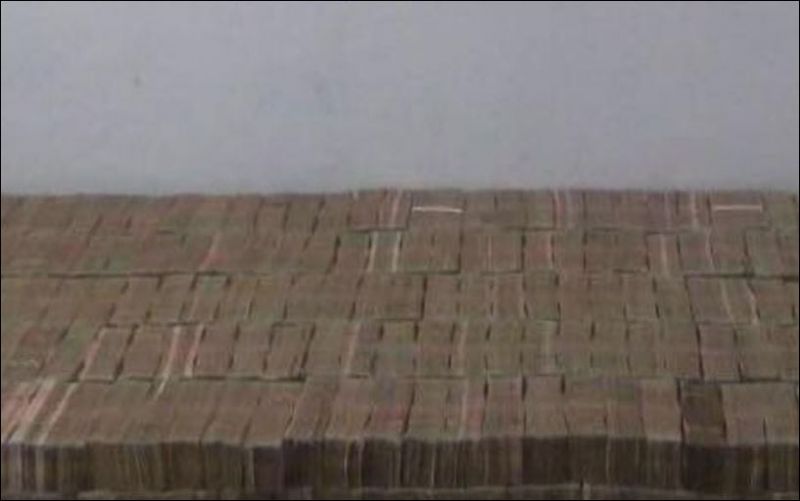 96 ಕೋ. ರೂ. ನಿಷೇಧಿತ ನೋಟಗಳನ್ನು ವಶಪಡಿಸಿದ ಪೊಲೀಸರು ಕಂಗಾಲಾದದ್ದೇಕೆ ?