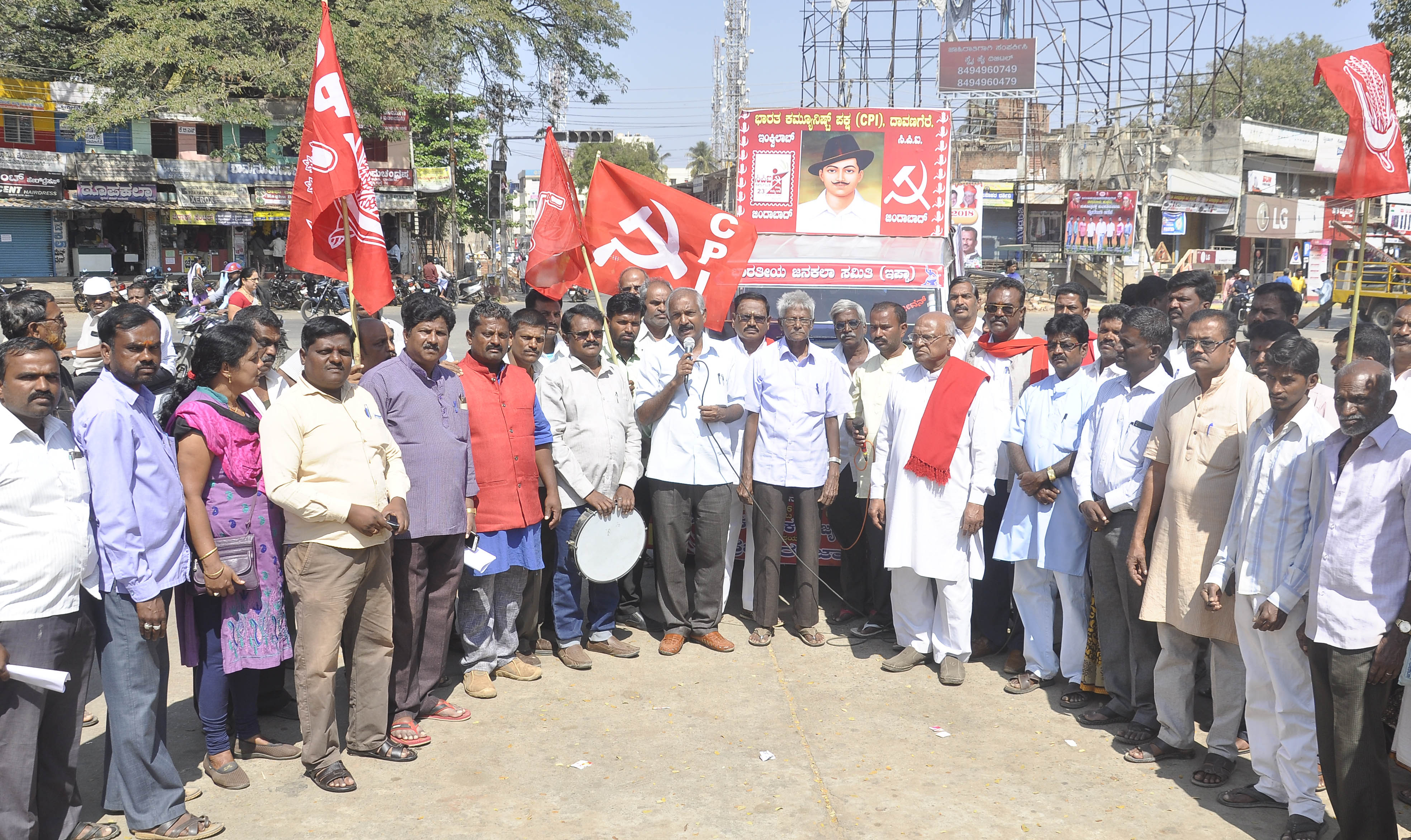 ದಾವಣಗೆರೆ: ಕಮ್ಯುನಿಷ್ಟ್ ಪಕ್ಷದ 23ನೇ ರಾಜ್ಯ ಸಮ್ಮೇಳನ ಅಂಗವಾಗಿ ಜೀಪ್ ಜಾಥಾ