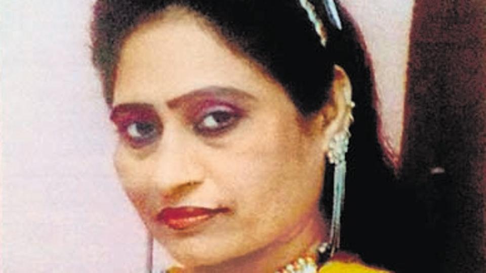 ಜಾನಪದ ಹಾಡುಗಾರ್ತಿಯ ಮೃತದೇಹ ಕತ್ತು ಸೀಳಿದ ಸ್ಥಿತಿಯಲ್ಲಿ ಪತ್ತೆ