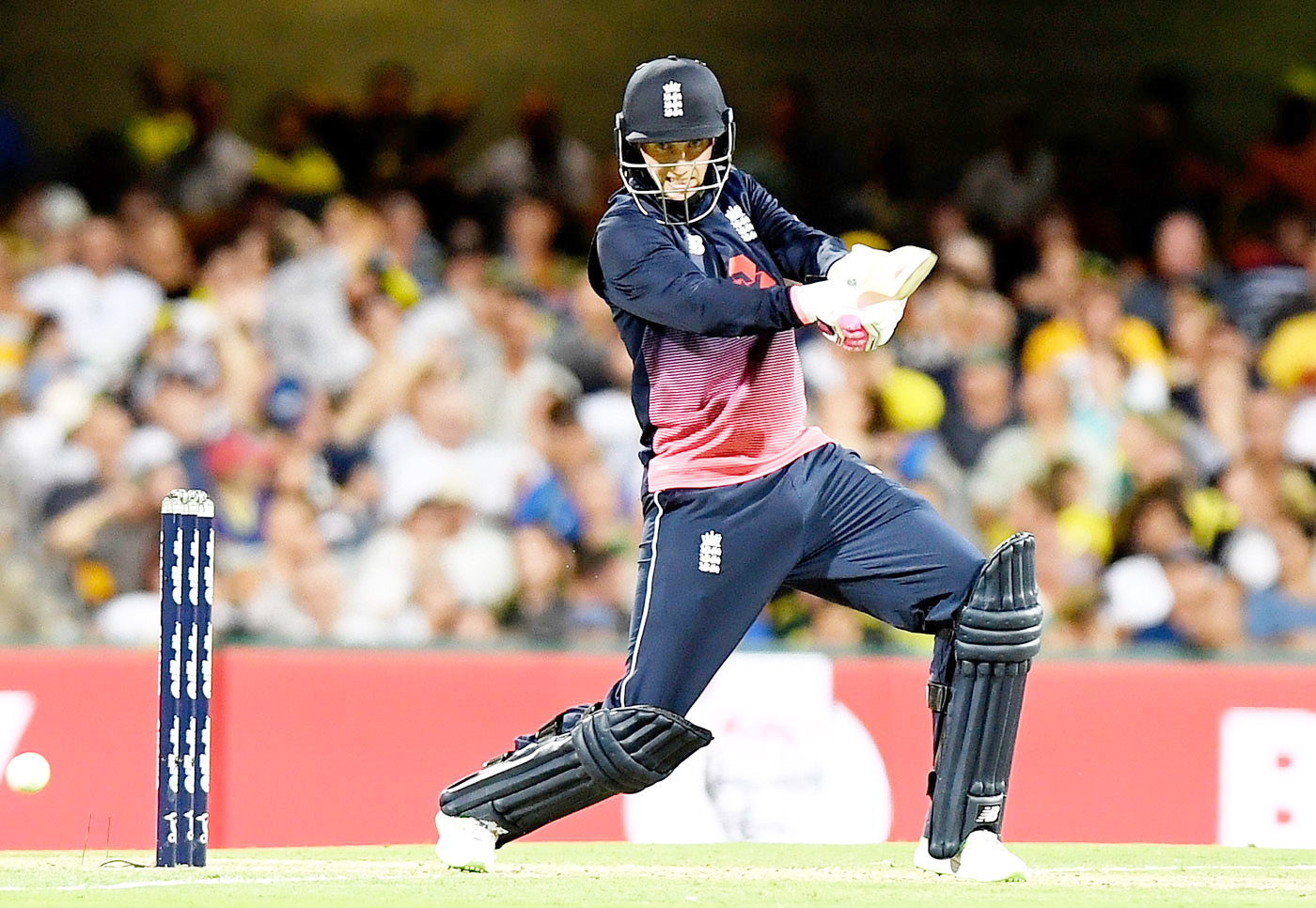 ಆಸ್ಟ್ರೇಲಿಯ ವಿರುದ್ಧ ಇಂಗ್ಲೆಂಡ್‌ಗೆ ಸುಲಭ ಜಯ