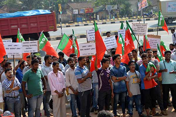 ಕಾಪು ನಗರಾಭಿವೃದ್ಧಿ ಪ್ರಾಧಿಕಾರ ಕೈಬಿಡಲು ಒತ್ತಾಯಿಸಿ ಎಸ್‍ಡಿಪಿಐ ಪ್ರತಿಭಟನೆ