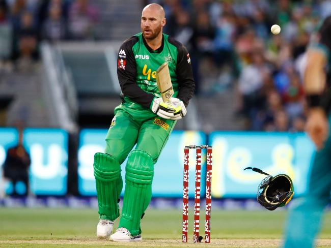 ಬೌನ್ಸರ್ ರಭಸಕ್ಕೆ ಹಾರಿಹೋಯ್ತು ಬ್ಯಾಟ್ಸ್ ಮ್ಯಾನ್ ನ ಹೆಲ್ಮೆಟ್