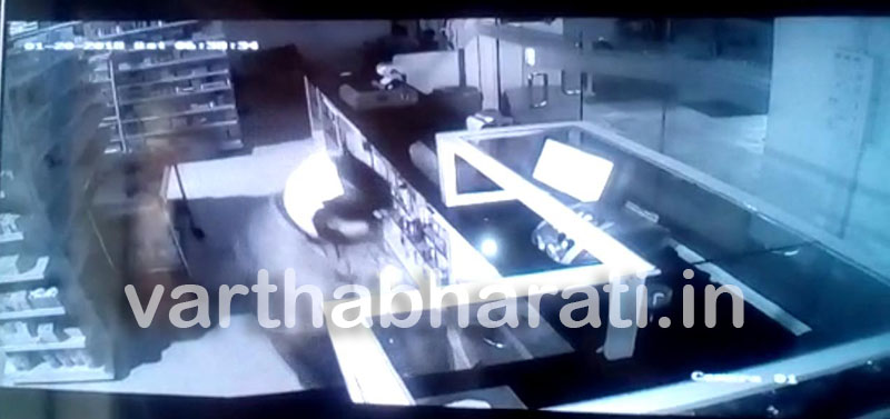 ಕುಂದಾಪುರ ಆಸ್ಪತ್ರೆಗೆ ನುಗ್ಗಿ ನಗದು ಕಳವು: ಸಿಸಿಟಿವಿಯಲ್ಲಿ ದೃಶ್ಯ ದಾಖಲು