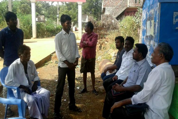 ಕಾಲುದಾರಿಯಲ್ಲಿ ನಡೆದ ದಲಿತರಿಗೆ ಸಾಮಾಜಿಕ ಬಹಿಷ್ಕಾರ !