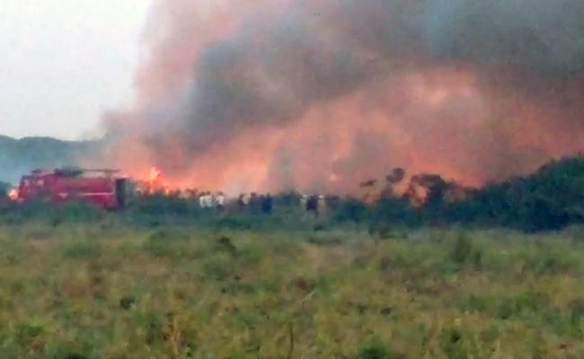 ಬೆಳ್ಳಂದೂರು ಕೆರೆಯಲ್ಲಿ ಕಾಣಿಸಿಕೊಂಡ ಬೆಂಕಿ ನಂದಿಸಿದ ಅಗ್ನಿಶಾಮಕದಳ ಸಿಬ್ಬಂದಿ