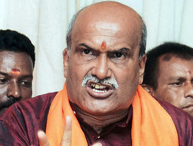 ಕೇಂದ್ರ ಸರಕಾರದಿಂದ ತೊಗಾಡಿಯಾರನ್ನು ಮುಗಿಸುವ ಹುನ್ನಾರ : ಪ್ರಮೋದ್ ಮುತಾಲಿಕ್ ಆರೋಪ