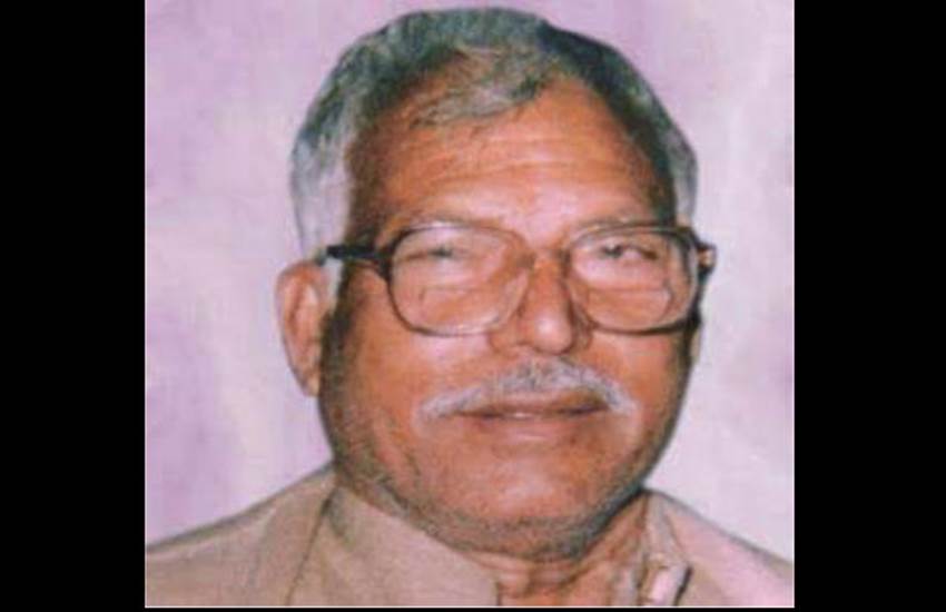 ಸಮಾಜವಾದಿ ನಾಯಕ ಕರ್ಪೂರಿ ಠಾಕೂರ್ ಪ್ರತಿಮೆಗೆ ಕೇಸರಿ ಬಣ್ಣ ಬಳಿದ ಸಂಘ ಪರಿವಾರದ ಕಾರ್ಯಕರ್ತರು