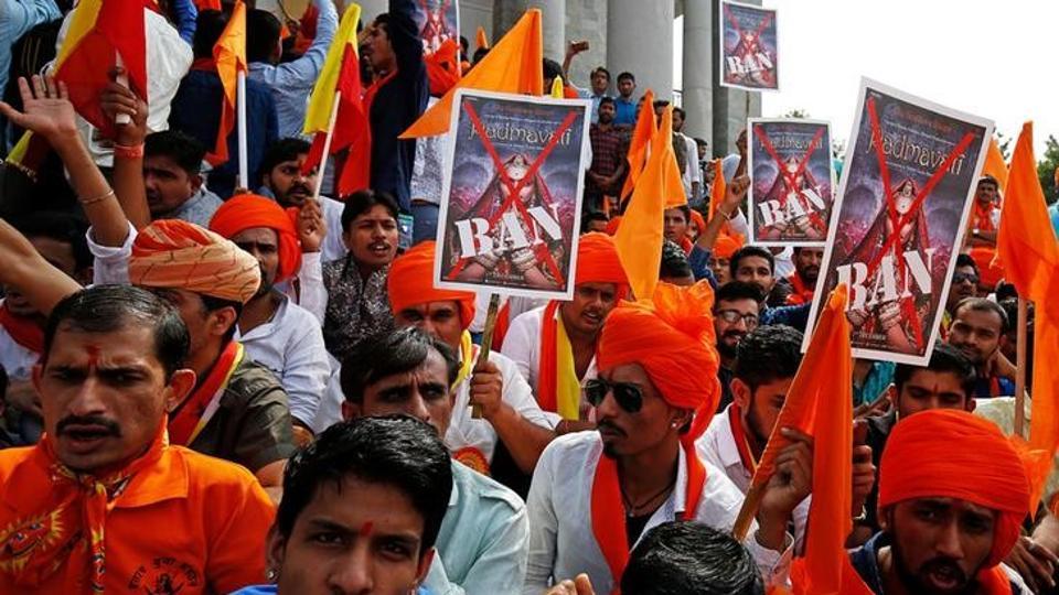 ‘ಪದ್ಮಾವತ್’ ಬಿಡುಗಡೆ: ರಾಷ್ಟ್ರಾದ್ಯಂತ ತೀವ್ರ ಪ್ರತಿಭಟನೆ