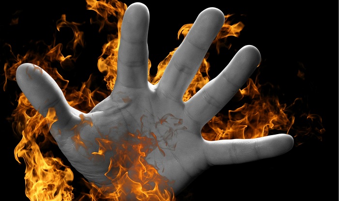 ಸೀಟ್ ಬೆಲ್ಟ್ ಕಟ್ಟದಿರುವುದಕ್ಕೆ ದಂಡ: ಆತ್ಮಾಹುತಿಗೆ ಯತ್ನಿಸಿದ ಕ್ಯಾಬ್ ಚಾಲಕ