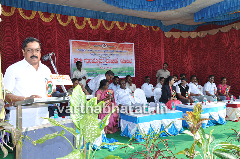 ಸಂವಿಧಾನದಡಿಯಲ್ಲಿ ಕೆಲಸ ಮಾಡುವ ಮೂಲಕ ಸಧೃಢ ಭಾರತ ನಿರ್ಮಾಣಕ್ಕೆ ಶ್ರಮಿಸೋಣ: ಆರ್.ನರೇಂದ್ರ