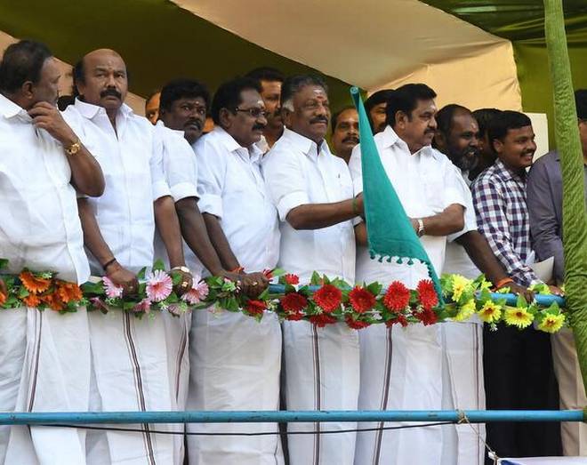 ಎಐಎಡಿಎಂಕೆ: 140ಕ್ಕೂ ಅಧಿಕ ಪದಾಧಿಕಾರಿಗಳ ಉಚ್ಚಾಟನೆ