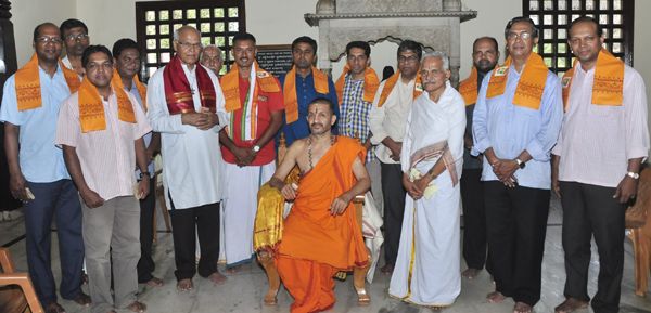 ಶ್ರೀಕೃಷ್ಣ ಮಠಕ್ಕೆ ಕಾರ್ಮೆಲೈಟ್ ಧರ್ಮಗುರುಗಳ ತಂಡ ಭೇಟಿ