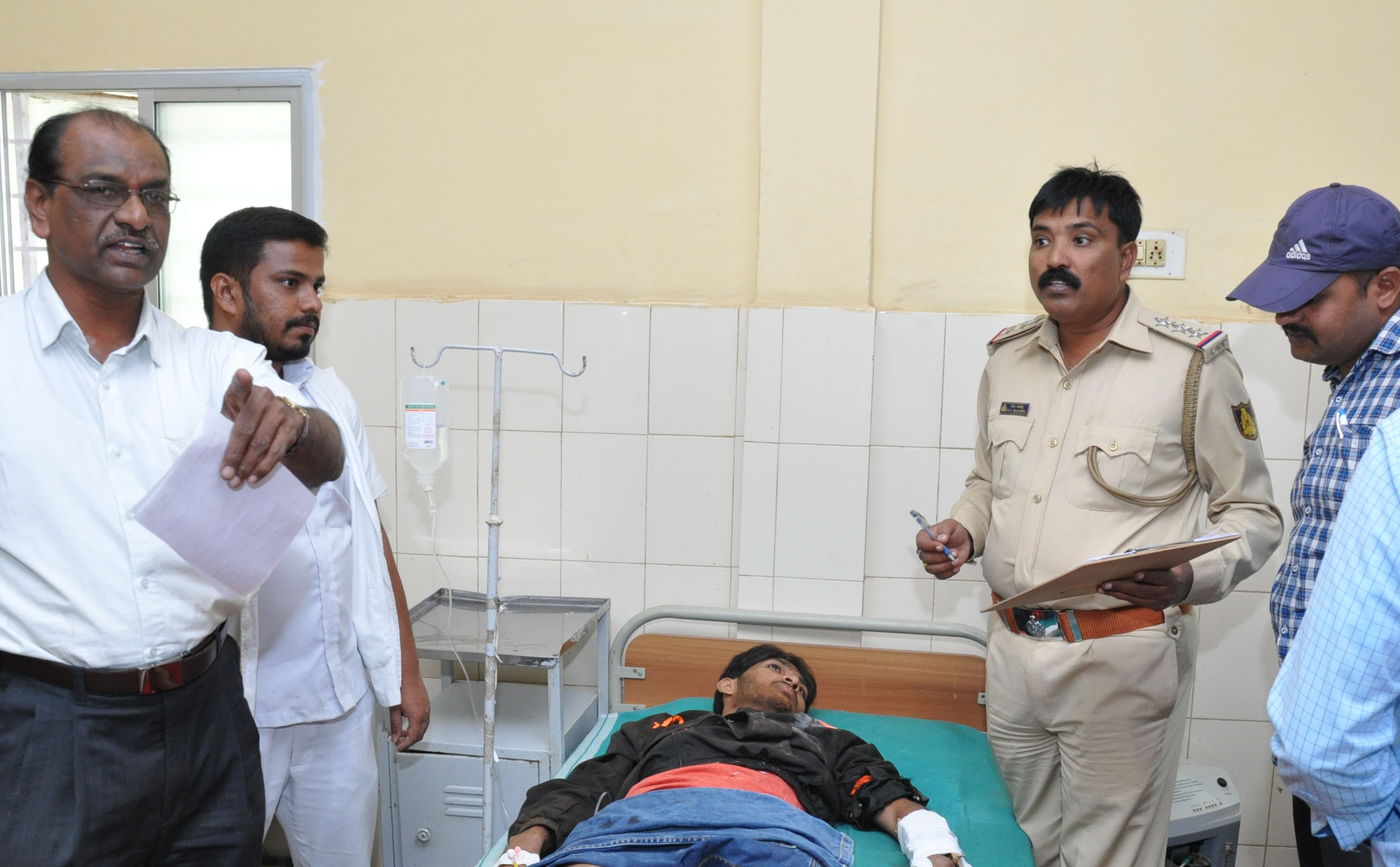 ತಡೆಗೋಡೆಗೆ ಬೈಕ್ ಢಿಕ್ಕಿ: ಓರ್ವ ಮೃತ್ಯು, ಇಬ್ಬರಿಗೆ ಗಾಯ