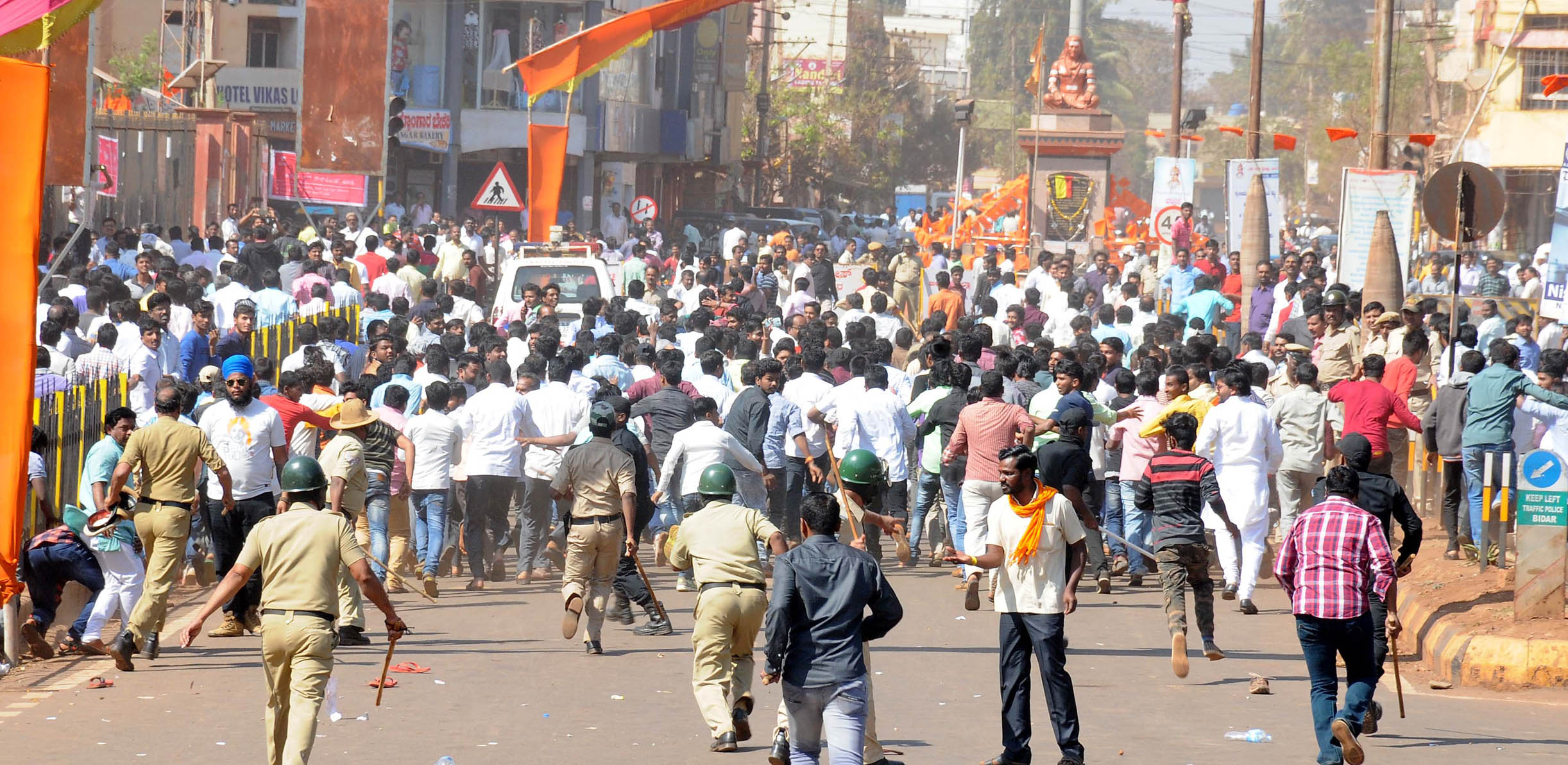 ಬೀದರ್: ಹಿಂಸಾಚಾರಕ್ಕೆ ತಿರುಗಿದ ಬಿಜೆಪಿ, ಸಂಘ ಪರಿವಾರದ ಪ್ರತಿಭಟನೆ