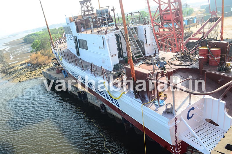 ಸಮುದ್ರಕ್ಕಿಳಿದ ಕರಾವಳಿ ರಕ್ಷಣಾ ಪಡೆಯ ‘ನೌಕೆ ವಿ-410’