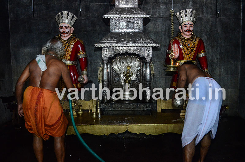 ಚಂದ್ರ ಗ್ರಹಣ: ಗರಡಿ ಶ್ರೀ ಕ್ಷೇತ್ರದಲ್ಲಿ ಶುದ್ಧಿ