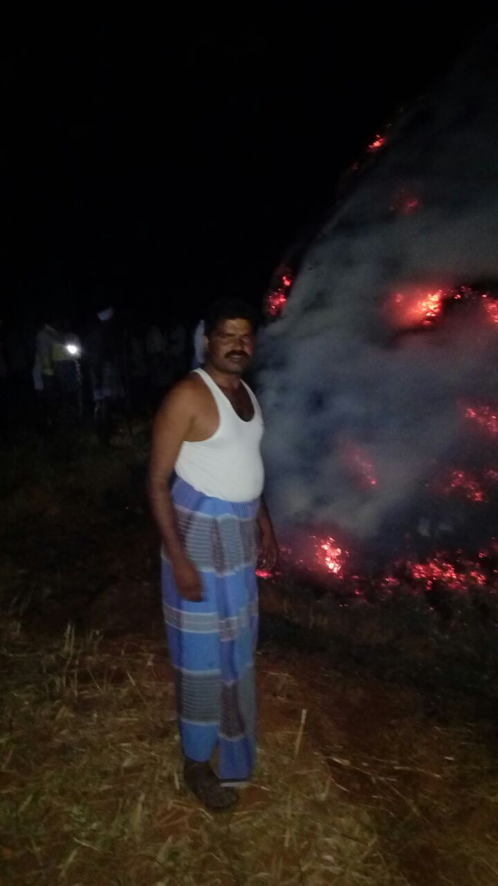 ಹನೂರು: ಮೆದೆಗೆ ಆಕಸ್ಮಿಕ ಬೆಂಕಿ