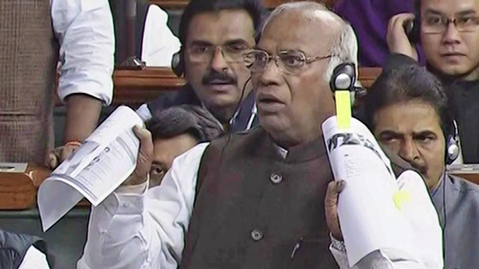 ಲಾಭವನ್ನು ಗ್ರಾಹಕರಿಗೆ ವರ್ಗಾಯಿಸದ ಕೇಂದ್ರ ಸರಕಾರ: ಕಾಂಗ್ರೆಸ್ ಆರೋಪ