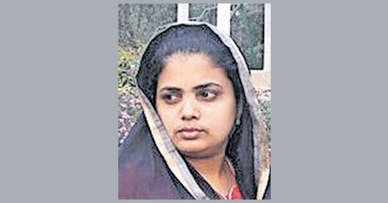 ಬಸ್ ನಿಂದ ಹೊರಕ್ಕೆಸೆಯಲ್ಪಟ್ಟು ತುಂಬು ಗರ್ಭಿಣಿ ಮೃತ್ಯು