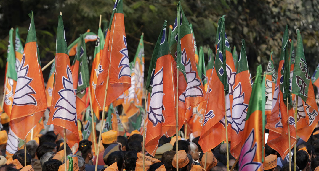 ಸಿಎಂ ಕಾರಿಗೆ ಮುತ್ತಿಗೆ ಹಾಕಿ ಕಪ್ಪು ಬಾವುಟ ಪ್ರದರ್ಶನಕ್ಕೆ ಮುಂದಾದ ಬಿಜೆಪಿ ಕಾರ್ಯಕರ್ತರು: ಲಾಠಿ ಪ್ರಹಾರ- ಬಂಧನ