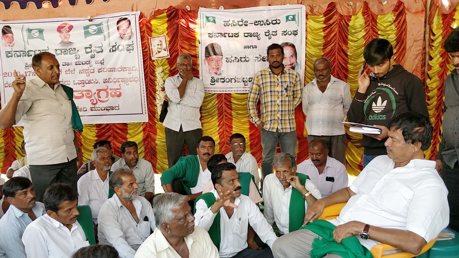 ರೈತರ ಕಡೆಗಣಿಸಿ ಉದ್ಯಮಿಗಳ ರಕ್ಷಣೆ ಮಾಡುತ್ತಿರುವ ಪ್ರಧಾನಿ: ಶಾಸಕ ಕೆ.ಎಸ್.ಪುಟ್ಟಣ್ಣಯ್ಯ ಆಕ್ರೋಶ