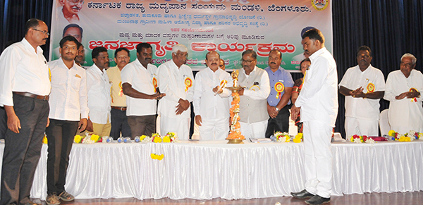 ಮದ್ಯಪಾನ ಮುಕ್ತ ರಾಜ್ಯಕ್ಕಾಗಿ ಸ್ತ್ರೀಶಕ್ತಿ ಸಂಘಗಳು ಮುಂದಾಗಬೇಕು: ಟಿ.ಬಿ. ಜಯಚಂದ್ರ