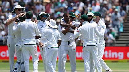 ಮೊದಲ ಟೆಸ್ಟ್: ಸೋಲಿನ ದವಡೆಗೆ ಸಿಲುಕಿದ ಭಾರತ