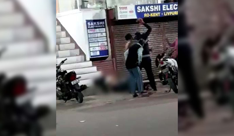 ಉತ್ತರ ಪ್ರದೇಶ: ಕ್ಷುಲ್ಲಕ ಕಾರಣಕ್ಕೆ ದಲಿತ ವಿದ್ಯಾರ್ಥಿಯನ್ನು ನಡುಬೀದಿಯಲ್ಲೇ ಥಳಿಸಿ ಕೊಂದರು