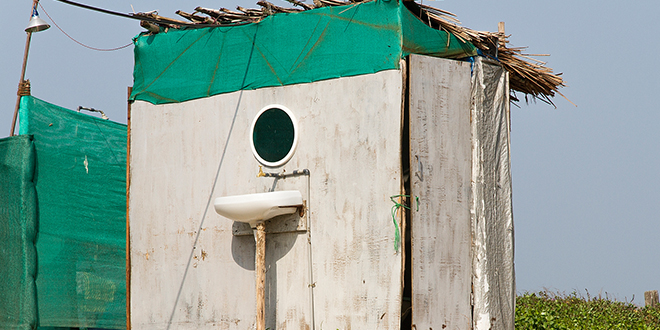ಭಿಕ್ಷೆ ಬೇಡಿ ಶೌಚಾಲಯ ಕಟ್ಟಿಸಿದ ಮಹಿಳೆ!
