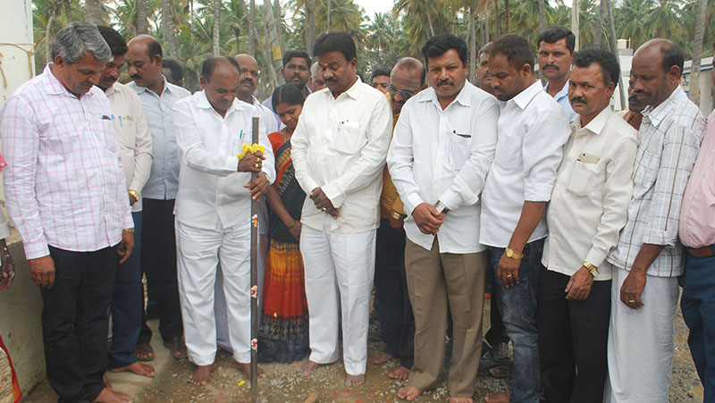 ಚಾಮರಾಜನಗರ: ಶಾಸಕರಿಂದ ರಸ್ತೆ, ಚರಂಡಿ ಅಭಿವೃದ್ದಿ ಕಾಮಗಾರಿಗೆ ಚಾಲನೆ