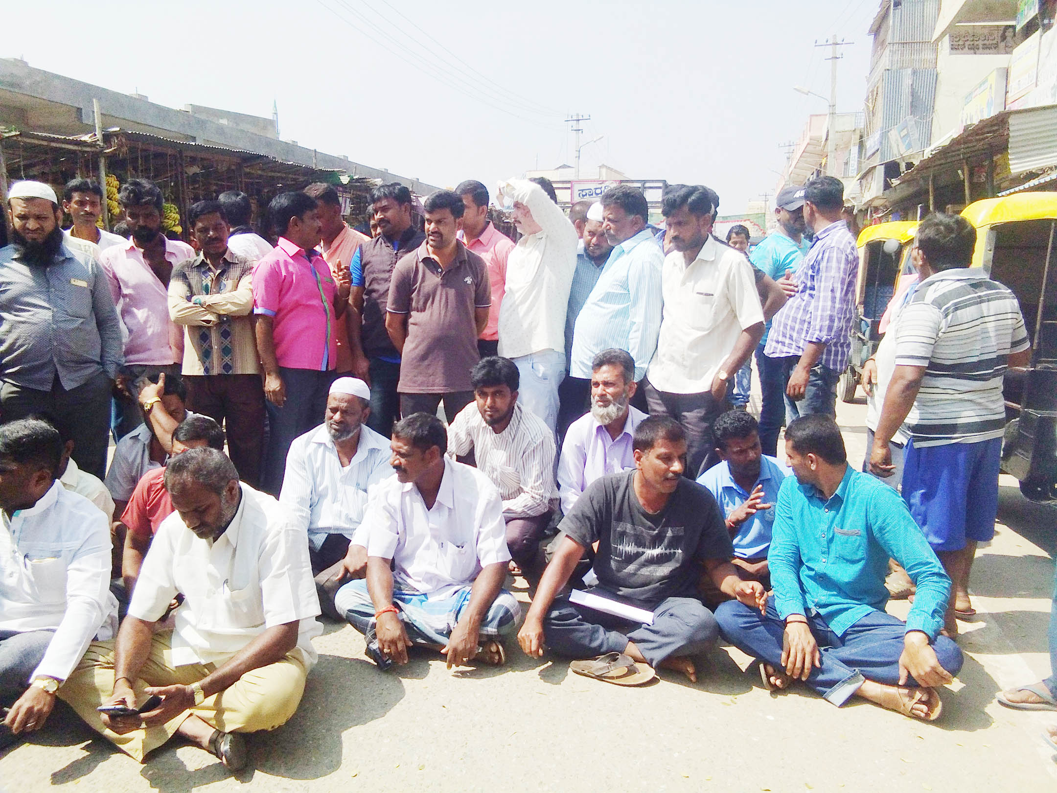 ನಾಗಮಂಗಲ: ಕುಡಿಯುವ ನೀರಿಗೆ ಪರದಾಟ; ಪುರಸಭೆಗೆ ಬೀಗ ಜಡಿದ ನಾಗರಿಕರು