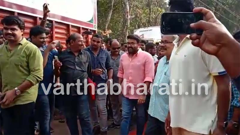 ಕಡಬದಲ್ಲಿ ಮೋಹನ್ ಲಾಲ್, ಮಮ್ಮುಟ್ಟಿ