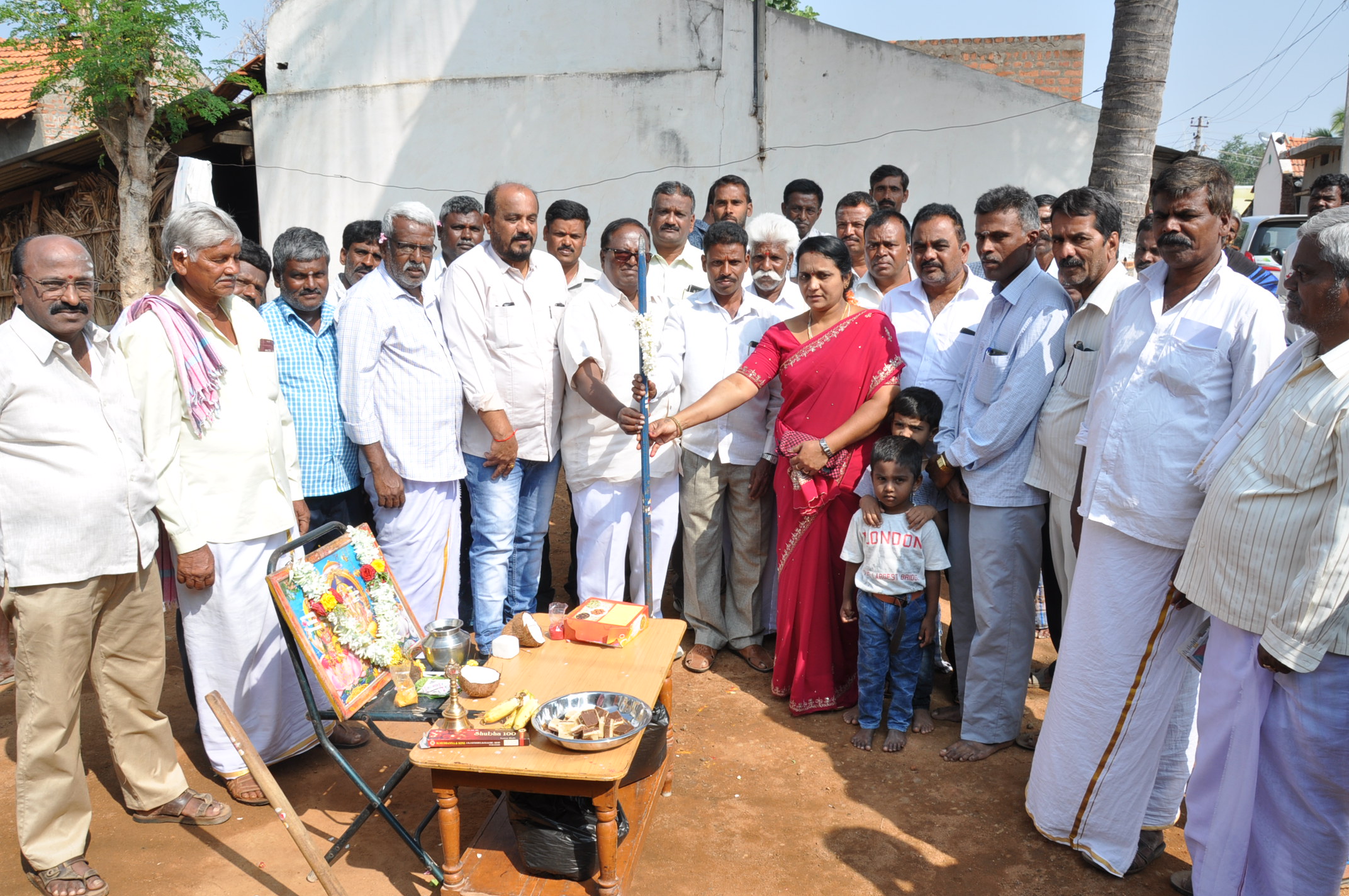 ಕೊಳ್ಳೇಗಾಲ: 45 ಲಕ್ಷ ವೆಚ್ಚದ ಕಾಮಗಾರಿಗೆ ಶಾಸಕರಿಂದ ಚಾಲನೆ