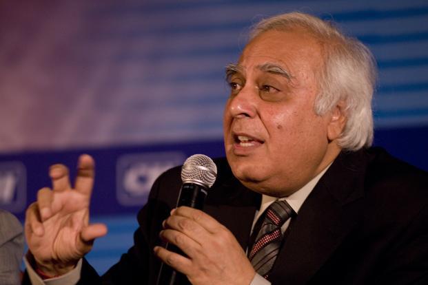 ಕಳ್ಳರು ಪರಾರಿಯಾಗುತ್ತಿದ್ದರೆ ಪ್ರಧಾನಿ ಪಕೋಡಾ ಬಗ್ಗೆ ಸಲಹೆ ನೀಡುತ್ತಿದ್ದಾರೆ: ಕಾಂಗ್ರೆಸ್ ಟೀಕೆ