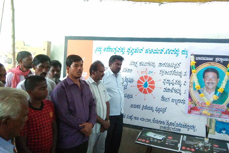 ಹನೂರು: ರೈತ ನಾಯಕ ಪುಟ್ಟಣ್ಣಯ್ಯ ಭಾವ ಚಿತ್ರಕ್ಕೆ ಪುಷ್ಪ ನಮನ