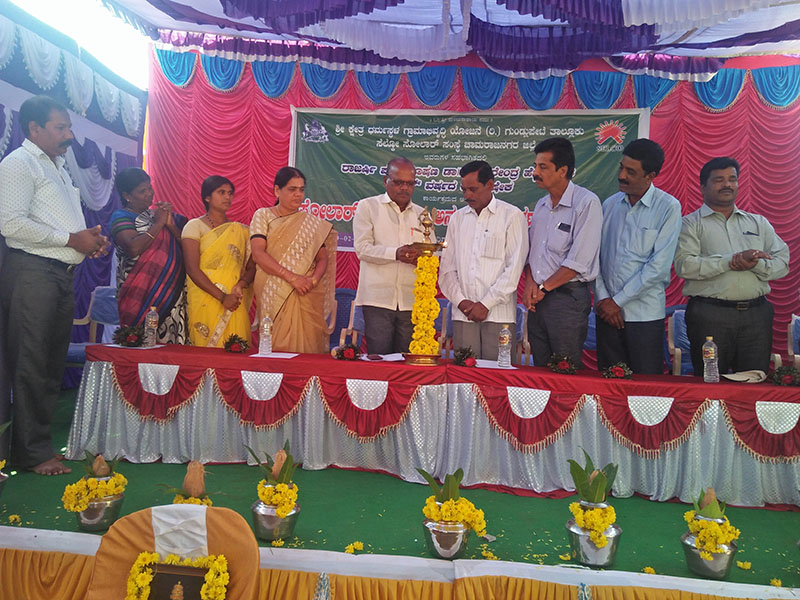 ಗುಂಡ್ಲುಪೇಟೆ: ಸೋಲಾರ್ ಗ್ರಾಮ, ವಿವಿಧ ಯೋಜನೆಗಳ ಫಲಾನುಭವಿಗಳಿಗೆ ಅನುದಾನ ವಿತರಣಾ ಕಾರ್ಯಕ್ರಮ