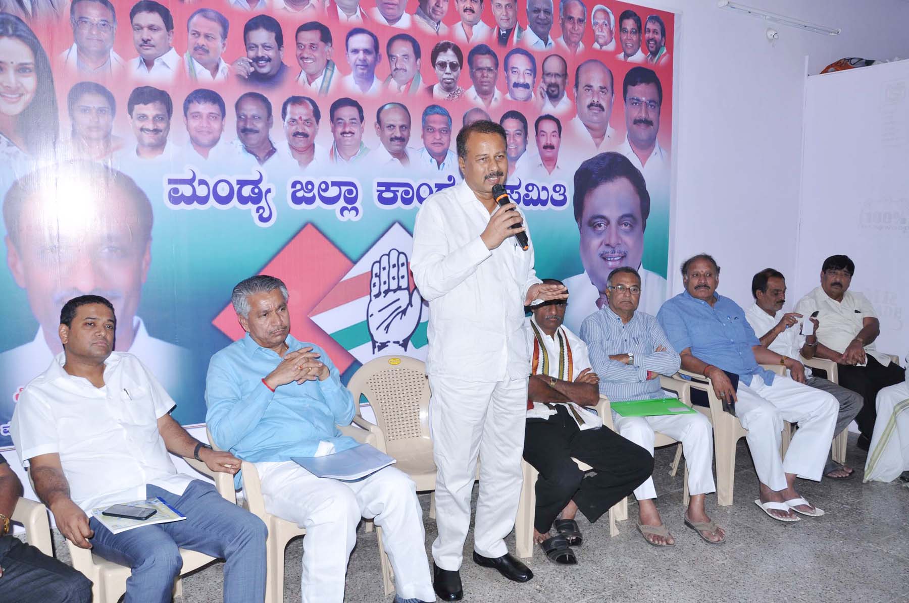 ಮಂಡ್ಯ: ಕಾಂಗ್ರೆಸ್ ವೀಕ್ಷಕರಿಂದ ಟಿಕೆಟ್ ಆಕಾಂಕ್ಷಿಗಳ ಅರ್ಜಿ ಸ್ವೀಕಾರ