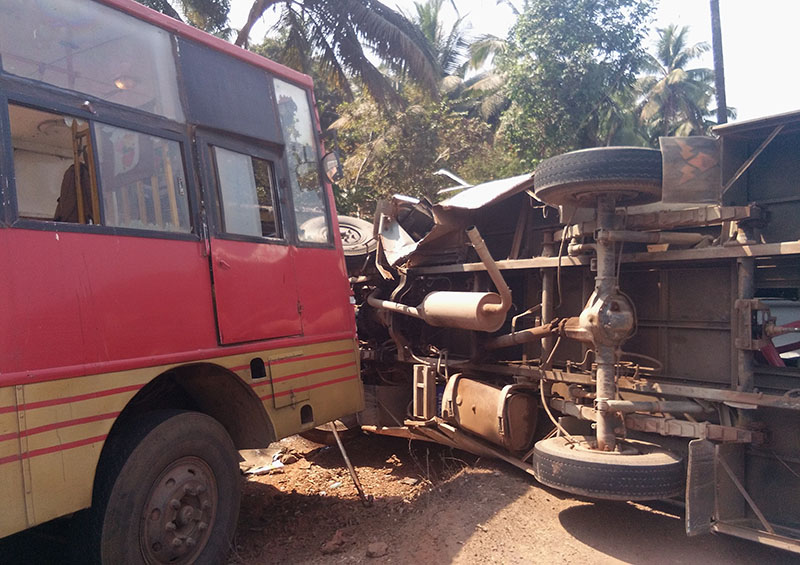 ಹೊನ್ನಾವರ: ಬಸ್ -ಟೆಂಪೂ ಮುಖಾಮುಖಿ ಢಿಕ್ಕಿ; 15 ಮಂದಿಗೆ ಗಾಯ