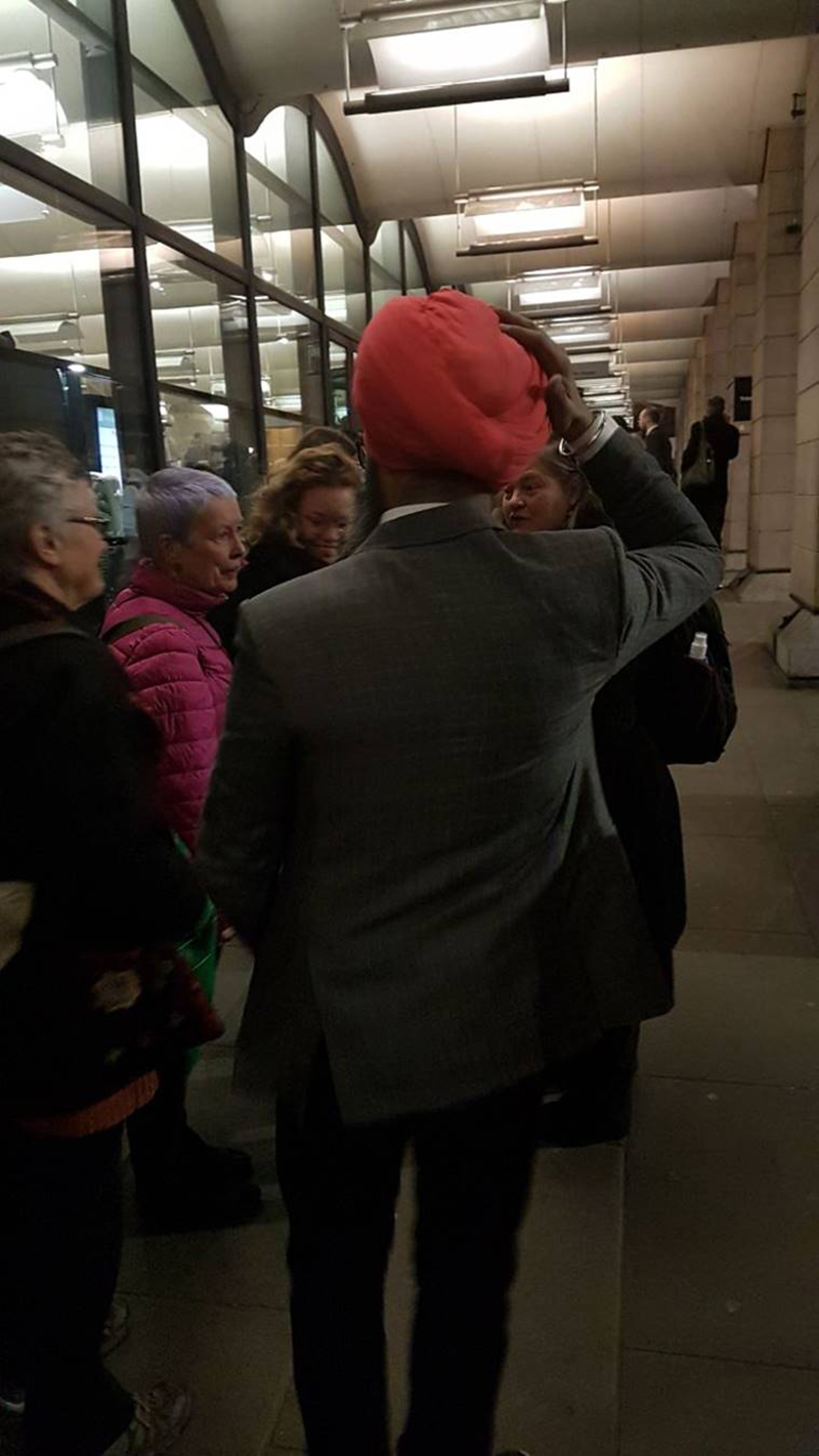 ಮುಸ್ಲಿಮ್ ವಿರೋಧಿ ಘೋಷಣೆ ಕೂಗಿ ಸಿಖ್ ವ್ಯಕ್ತಿಯ ಪೇಟ ಎಳೆದ ಬಿಳಿಯ