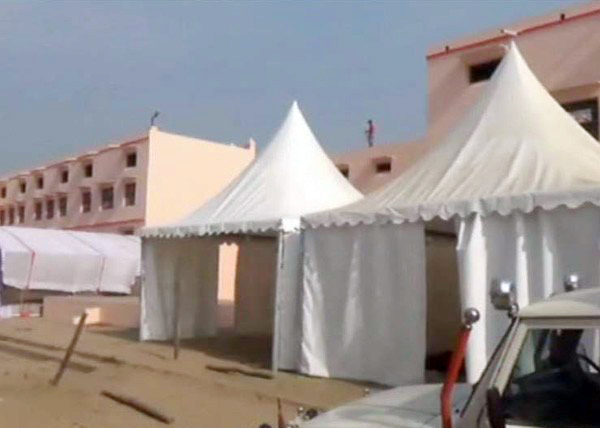 ಆದಿತ್ಯನಾಥ್ ಭೇಟಿ ಹಿನ್ನೆಲೆ : ಮಥುರಾದ ಗೋಡೆಗಳಿಗೆ ಕೇಸರಿ ಬಣ್ಣ !