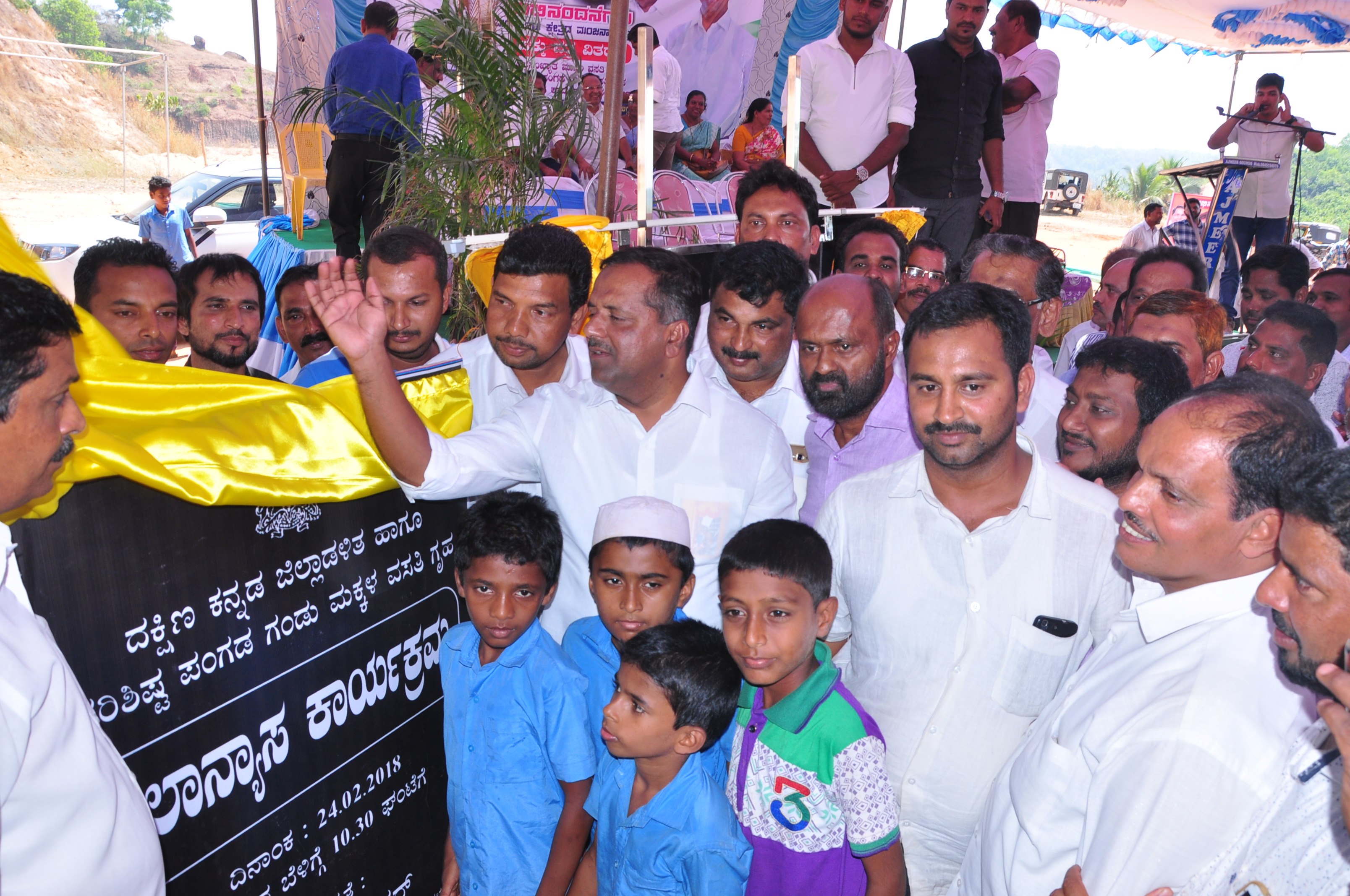 ಮಂಜನಾಡಿ ಗ್ರಾ.ಪಂ.ನಲ್ಲಿ ವಿವಿಧ ಕಾಮಗಾರಿಗಳಿಗೆ ಸಚಿವ ಯು.ಟಿ.ಖಾದರ್  ಶಂಕುಸ್ಥಾಪನೆ